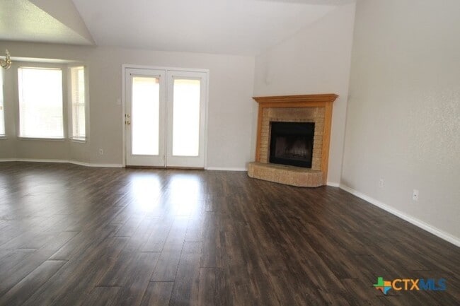 Foto del edificio - 4306 Lori Dr