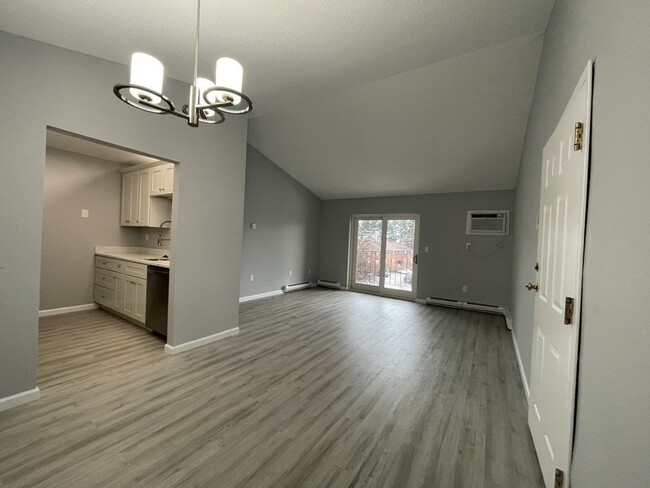 Building Photo - 36 Maplecrest Dr