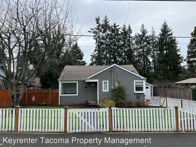 Building Photo - 2 br, 1 bath House - 3308 Louise St W