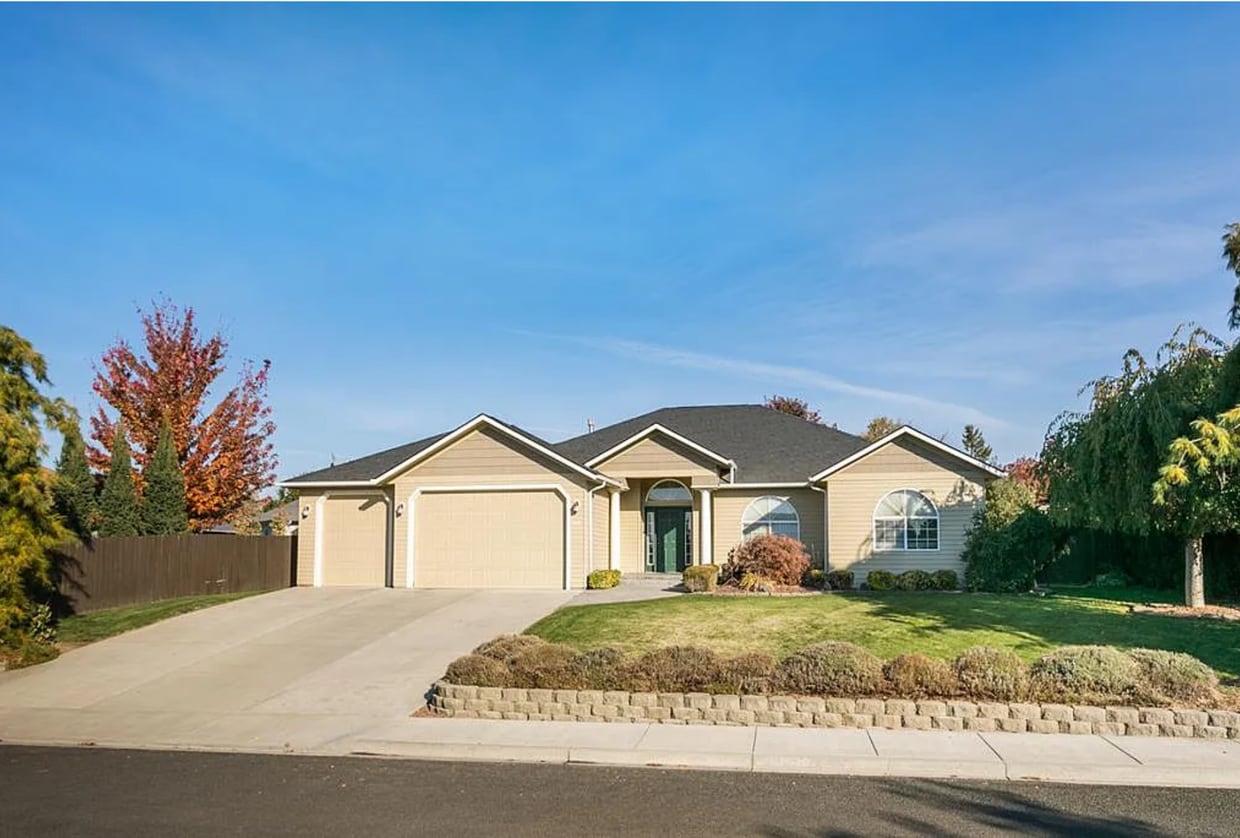 Primary Photo - Spacious 3-Bedroom Home with Private Backy...