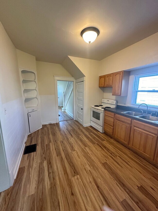 Foto del edificio - New Listing SINGLE FAMILY HOME!