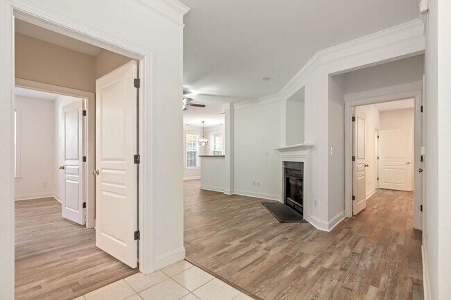 Building Photo - Ground Level 2-bed, 2-bath Condo in Provid...
