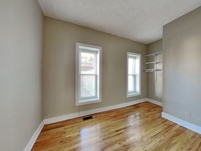 Building Photo - 1394 Indianola Ave