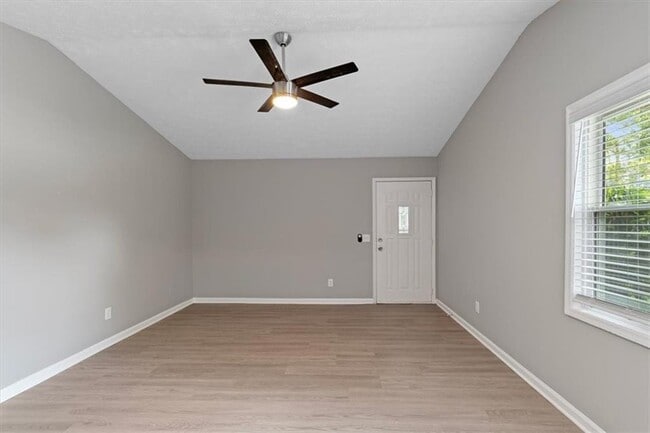 Foto del edificio - 892 Five Forks Trickum Rd SW
