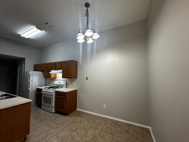 Foto del edificio - Carroll Properties (2606 Howellwood Way)