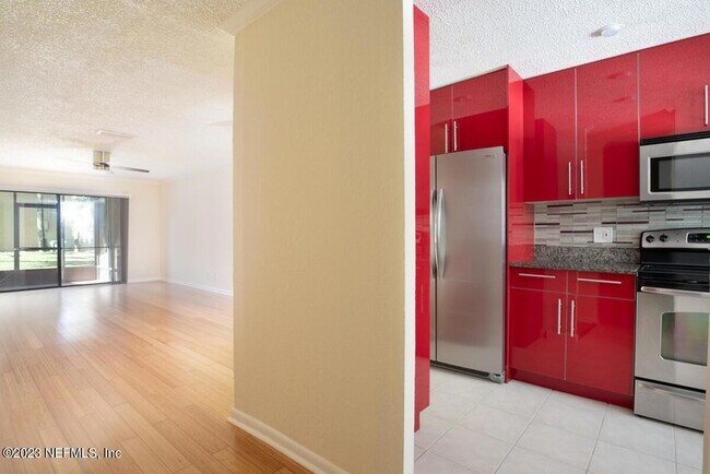 Foto del edificio - 5811 Atlantic Blvd