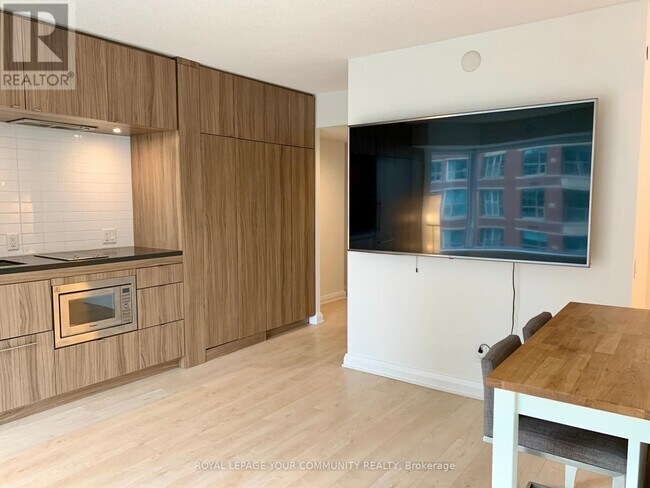 Photo du bâtiment - 155-155 Yorkville Ave