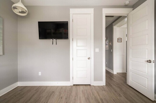 Foto del edificio - 927 Palm Ridge Dr