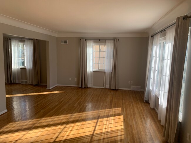 Building Photo - 2114 Brookdale Rd