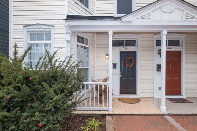 Building Photo - 2 BR/ 2 BA Historic Church Hill Home. Available February 10th!