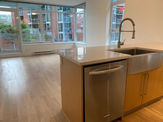 Photo du bâtiment - 607-251 East 7th Avenue