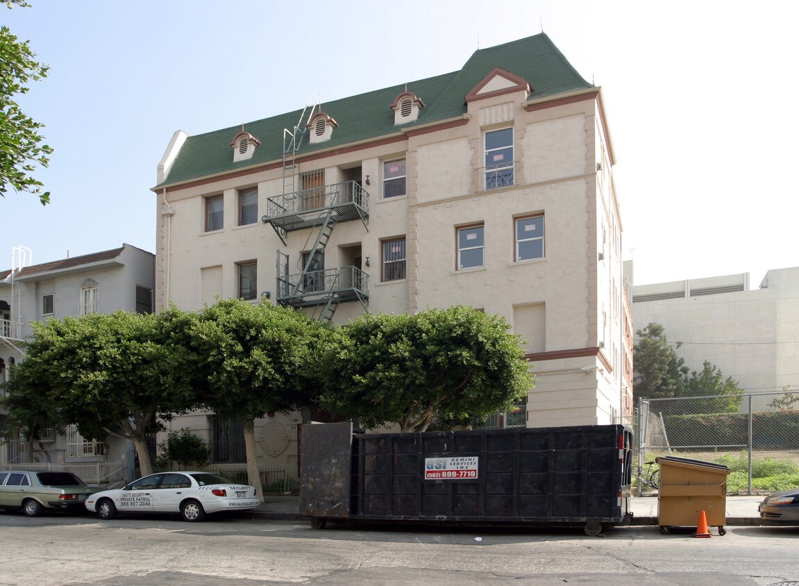 Foto principal - 676 Shatto Pl.