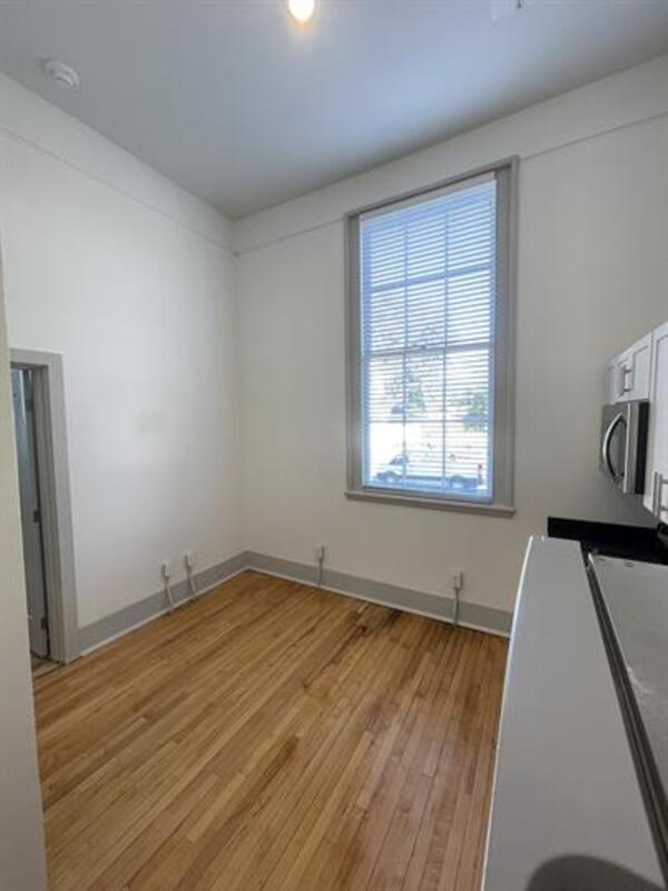 Building Photo - 315 W 38th St