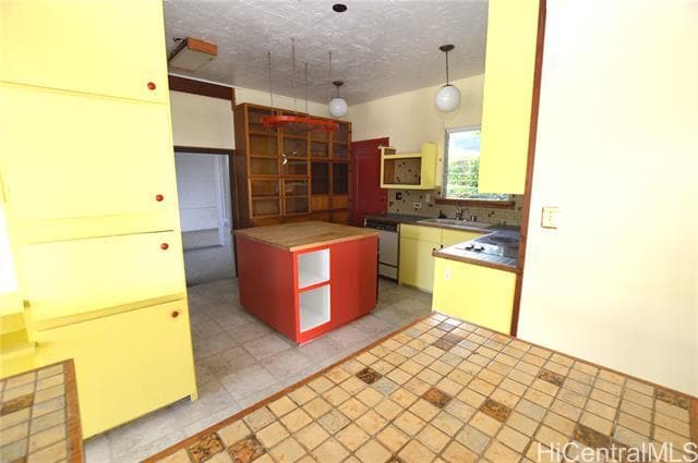 Building Photo - 3649 Kawelolani Pl