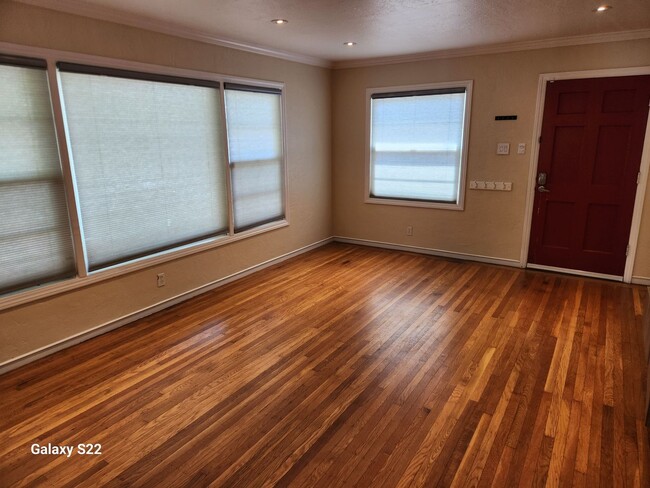 Foto del edificio - Bright and Cheery, well maintained 3 bedro...