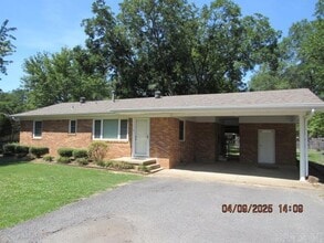 Building Photo - 1 Shady Ln Dr