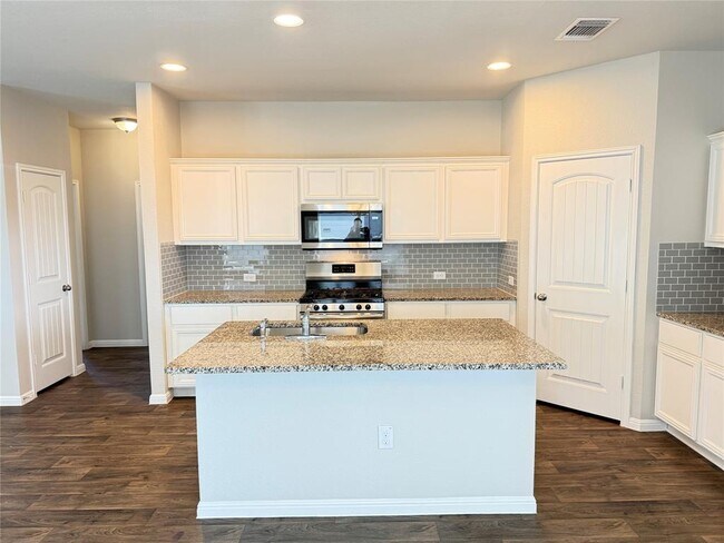 Foto del edificio - 3409 Brywood Dr
