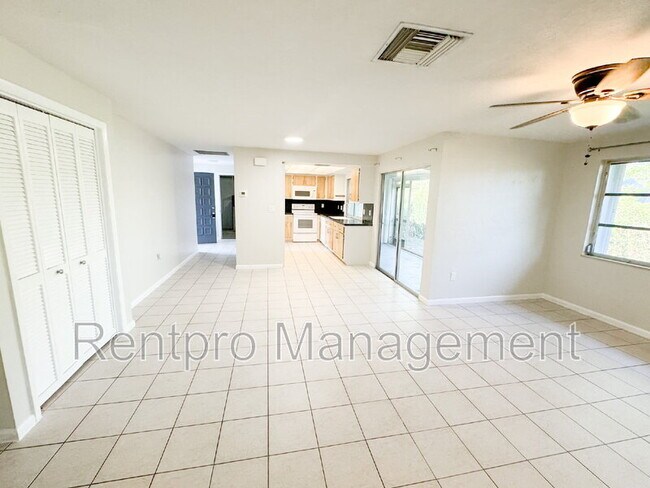 Foto del edificio - 2417 Magdalina Dr
