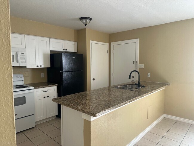 Building Photo - 300 Rice St