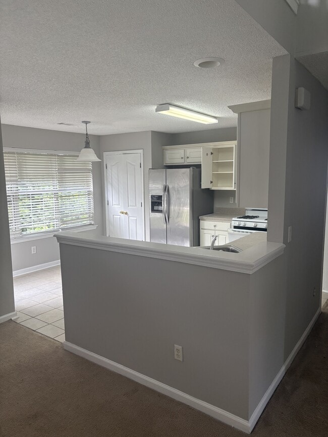 Building Photo - 401 Gresham Dr