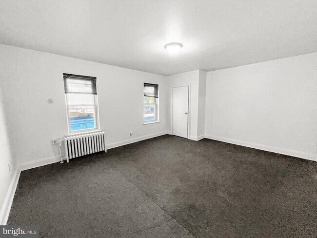 Building Photo - 352 N Gross St