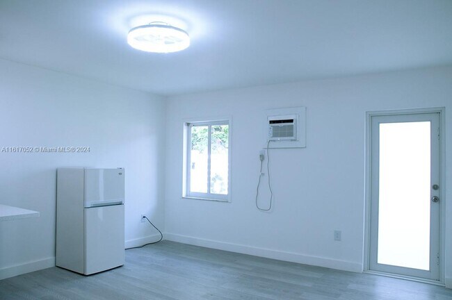 Foto del edificio - 2430 SW 18th St