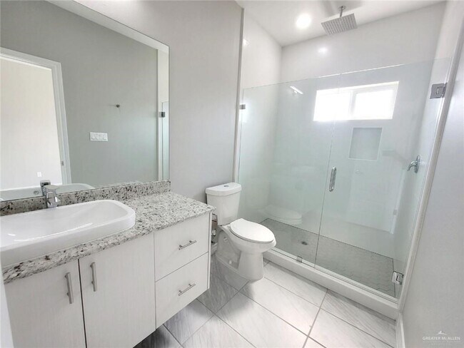 Foto del edificio - 3707 Las Vistas Ln