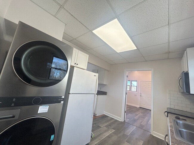 Building Photo - 1320 N Main St