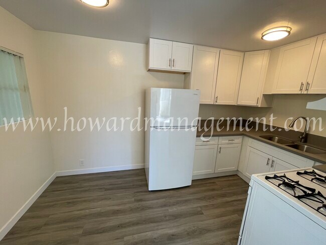 Building Photo - 4250 Lindblade Dr