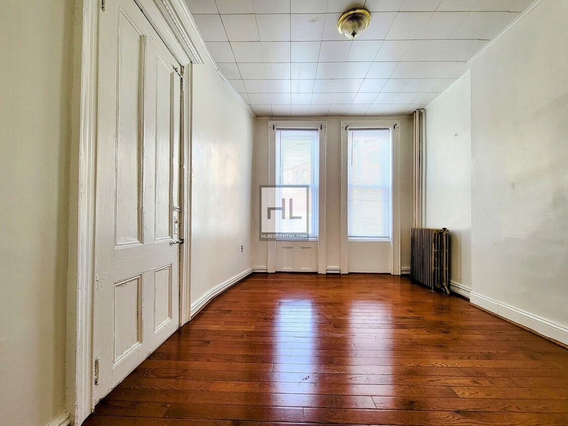 Sunny & Enormous 1BR/Flex 2 in Ridgewood w... Room for Rent in Queens
