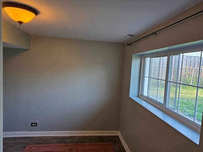 Foto del edificio - 1719 W Lexington Dr