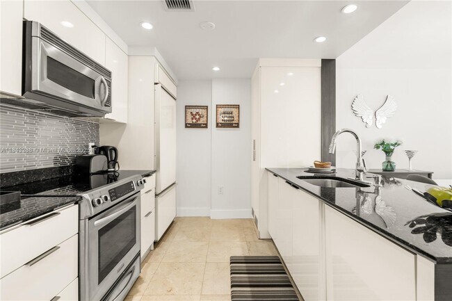 Building Photo - 10275 Collins Ave