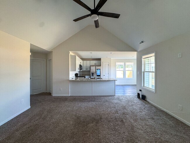 Foto del edificio - 3 Bed 2 Bath Plus Bonus Room in Parkton