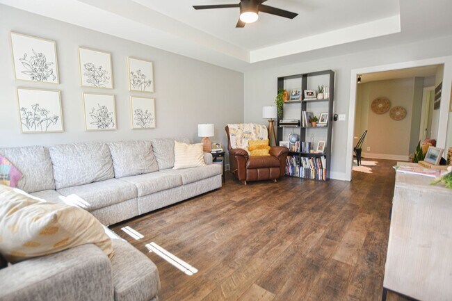 Foto del edificio - Pet Friendly Three Bedroom!