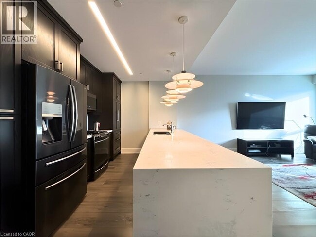 Building Photo - 181 James St N