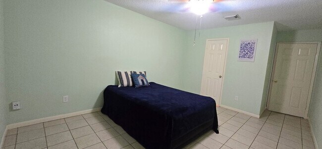 Foto del edificio - 13715 Vickston Ln