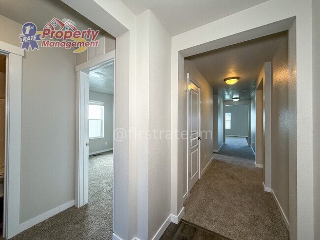 Building Photo - 3951 W Newland St