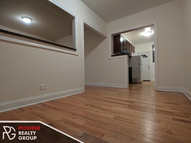 Foto del edificio - 824 W Waveland