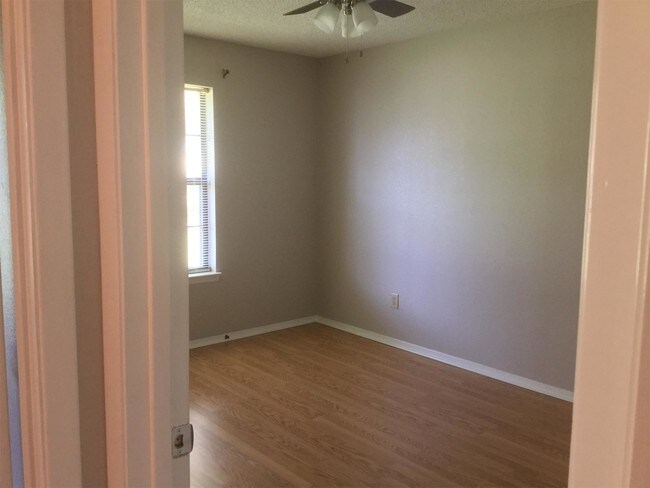 Building Photo - 109 CR 2224