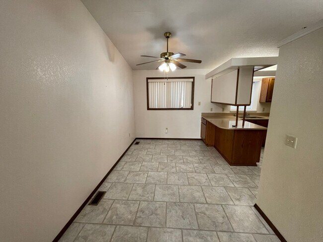 Foto del edificio - Spacious Condo in West Billings with a tennis court, basketball court & pool!