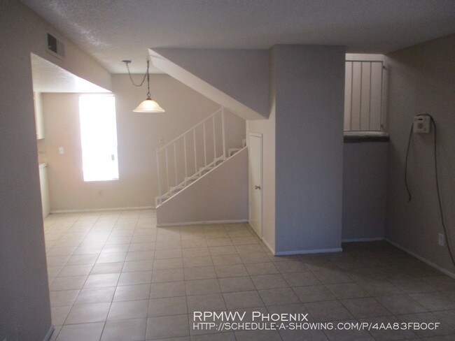 Building Photo - Cozy 3x2.5 Town House in Casa Lomas