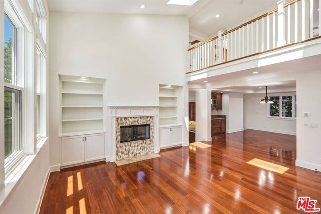 Building Photo - 1633 Voorhees Ave
