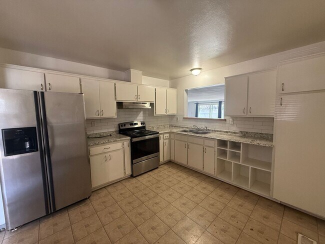 Foto del edificio - 11424 Faye Ave NE