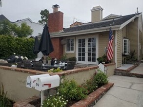 Building Photo - 512 Poinsettia Ave