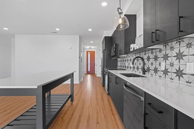 Building Photo - 2165 Gabriels Pl