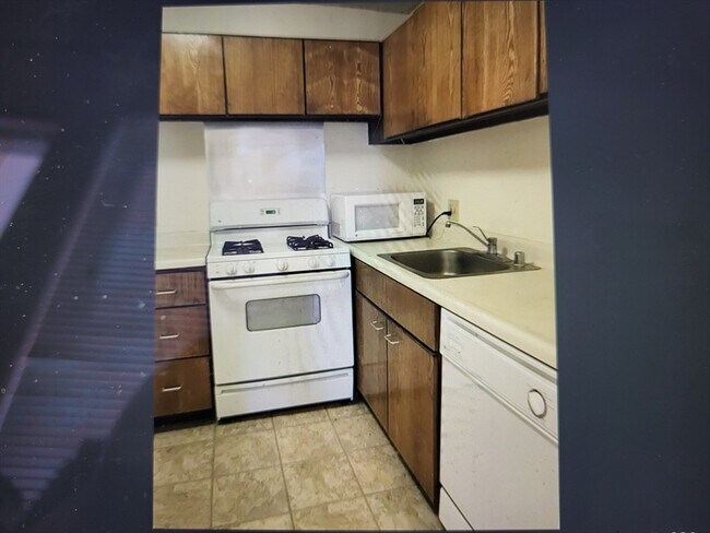 Foto del edificio - 77 Pond Ave