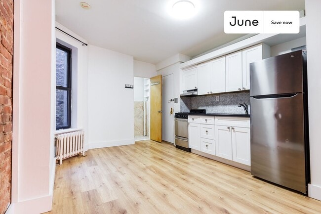 Building Photo - 531 W 48th St