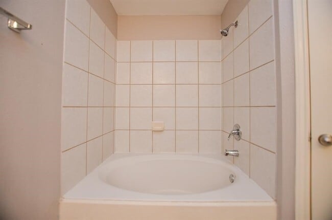 Building Photo - 6406 Waldron Dr