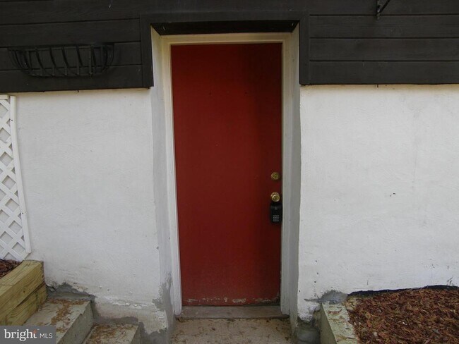Foto del edificio - 5110 Sherier Pl NW