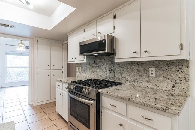 Building Photo - 2624 Barton Hills Dr